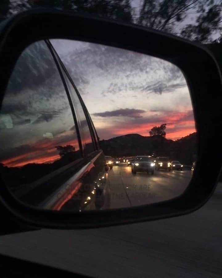 Dagi Beeさんのインスタグラム写真 - (Dagi BeeInstagram)「Forever that girl that gets really excited when the sky is in pretty colors 😍✨」5月27日 18時41分 - dagibee