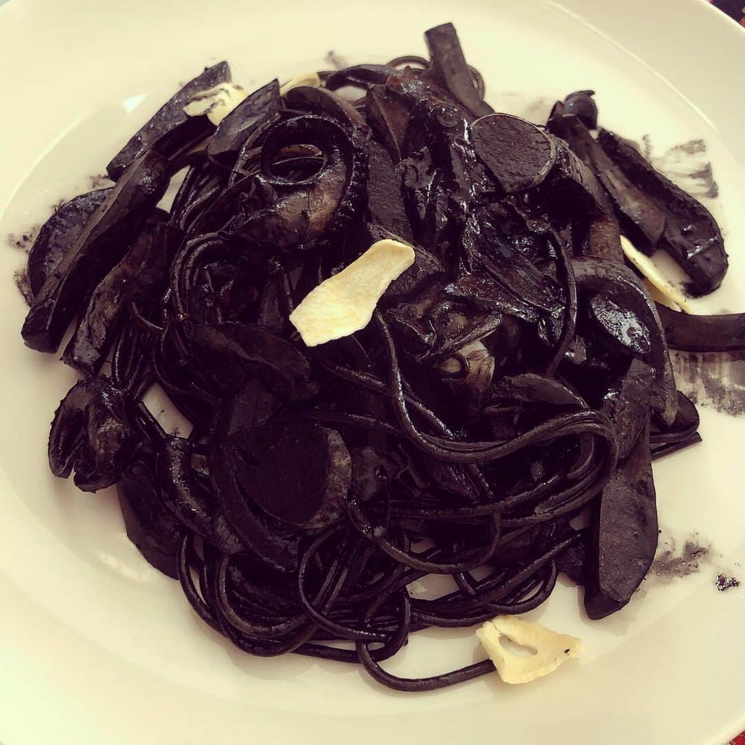 西山由のインスタグラム：「Pates à l'encre de seiche.」