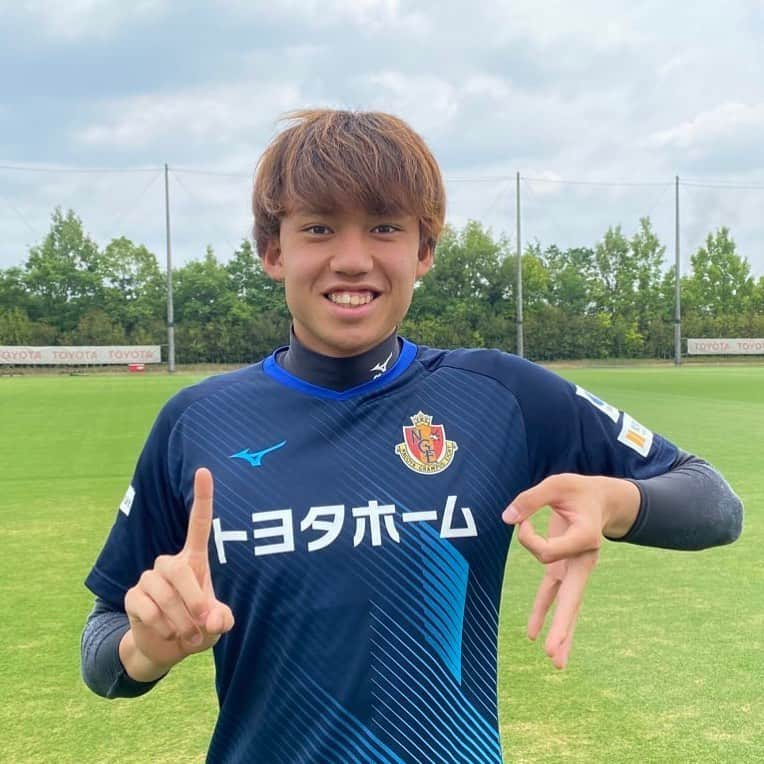 名古屋グランパスさんのインスタグラム写真 - (名古屋グランパスInstagram)「本日は #三井大輝 選手の19歳の誕生日🎂 おめでとう🎊みついー😆🎉 三井選手にとって素敵な一年になりますように✨ #HBD #grampus」5月27日 10時09分 - nagoyagrampus