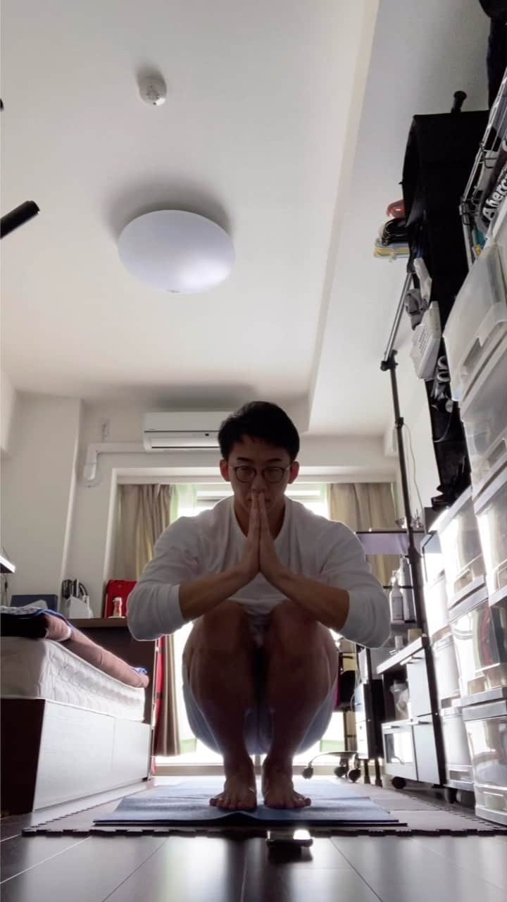 のインスタグラム：「朝からひたすらヨガ🧘‍♂️ #yoga #ヨガ #朝ヨガ #瞑想」