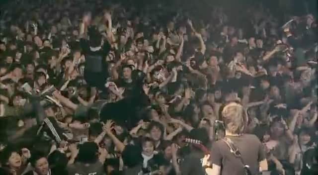 こーいちのインスタグラム：「今日ライブしてる夢見たから。 期間限定でライブDVDをYouTubeで配信もしてるから。 そしてライブハウスってところは これからも変わらず  #あったかいんだから」