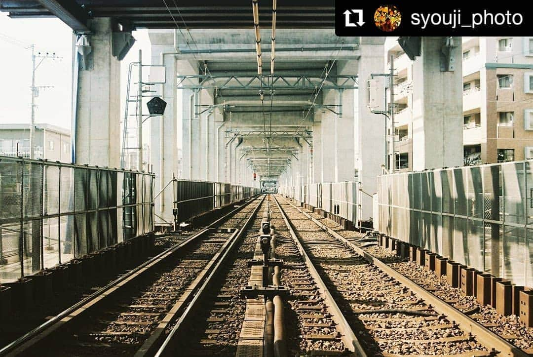 カメラのキタムラさんのインスタグラム写真 - (カメラのキタムラInstagram)「#Repost @syouji_photo 様 • • • • • • 雑餉隈駅 . 人生のレールはどこまで続いているだろうか。 . 道は続くよどこまでも 場所：西鉄天神大牟田線(福岡) . . #過去pic #家で写真を楽しもう #おうち時間 #線路 #遠近法 #西鉄  #photo_map #photo_jpn #canon #canonae1program  #fujifilm #film #film_com #film_jp #フィルムカメラ #カメラ初心者」5月27日 10時15分 - camera_kitamura