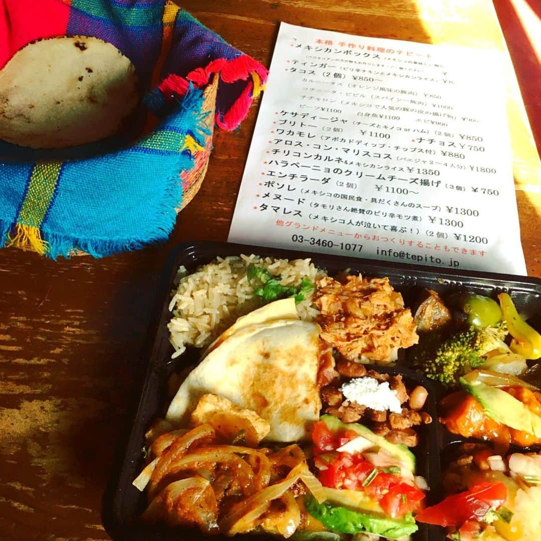 今村沙緒里さんのインスタグラム写真 - (今村沙緒里Instagram)「メキシコ料理🇲🇽 下北沢にあるテピートへ！ 歩いてtake outを買いに。 これはメキシカンボックス🍴 手作り、野菜いっぱい🌮 ワカモレと特製スープも。 演劇仲間で友達の恵ちゃんとお母さまのお店。 どれも美味しかった〜！！ マスク姿だけど会えて嬉しかった＊ ・ お客さんのこともケアしながらの営業。 まだまだ大変だと思うけど… 身体に気をつけて、がんばれ〜❤︎！ ・ Mexican foods！！ Friend's restaurant is so good🇲🇽 ・ #mexican #lunchbox #takeout #yummy #맛있다 #친구 #メキシカン #テピート #下北沢 #また行くね #今度は食べに #応援してます」5月27日 10時22分 - saorix13