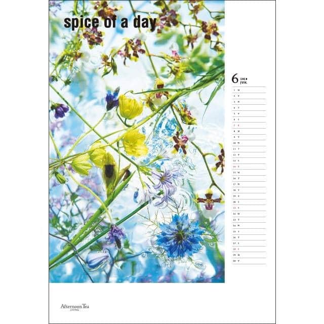 Afternoon Teaさんのインスタグラム写真 - (Afternoon TeaInstagram)「･ 【spice of a day6月号をご自宅で】 LIVINGのカレンダー付きフリーペーパー「spice of a day」6月号をデジタルでもお楽しみいただけます。プリントアウトも可能ですので、ぜひご自宅でもお楽しみください。 ・ 詳しくは、プロフィールのリンクからどうぞ ➡@afternoontea_official ・ 《Cover》 Stylist：Yumi Nakata @yumi909 Flower Artist：edenworks @edenworks_ Direction,Edit&Design：Studio uni ・ 6月号では、もうすぐやってくる蒸し暑いシーズンを乗り切るための、ひんやりとした使い心地のボディケアやハンディファンなどをご紹介。家の中でも外でも心地よく過ごすアイテムとしておすすめです。また人気のオリジナルレインアイテムが今年も登場！嬉しい機能が満載です。 ・ アイテムはOfficial Online Shopでもお買い求めいただけます。 ぜひ、ご自宅でのお買い物もお楽しみください。 🚩Official Online Shopでは5/31(23:59)までポイント10倍キャンペーン実施中！ ・ ※店舗によって、臨時休業、一部営業時間変更の場合がございます。 お客様には大変ご不便をおかけし申し訳ございませんが、何卒よろしくお願い致します。 ・ ・ ・ #AfternoonTea #AfternoonTeaLIVING #アフタヌーンティー #アフタヌーンティーリビング #ColoroftheDay #アフタヌーンティーのある暮らし #COOL #接触冷感 #ハンディファン #handyfan #扇子 #レイングッズ #レインコート #レインアイテム #edenworks #STAYHOME #STAYATHOME #おうち時間」5月27日 10時30分 - afternoontea_official