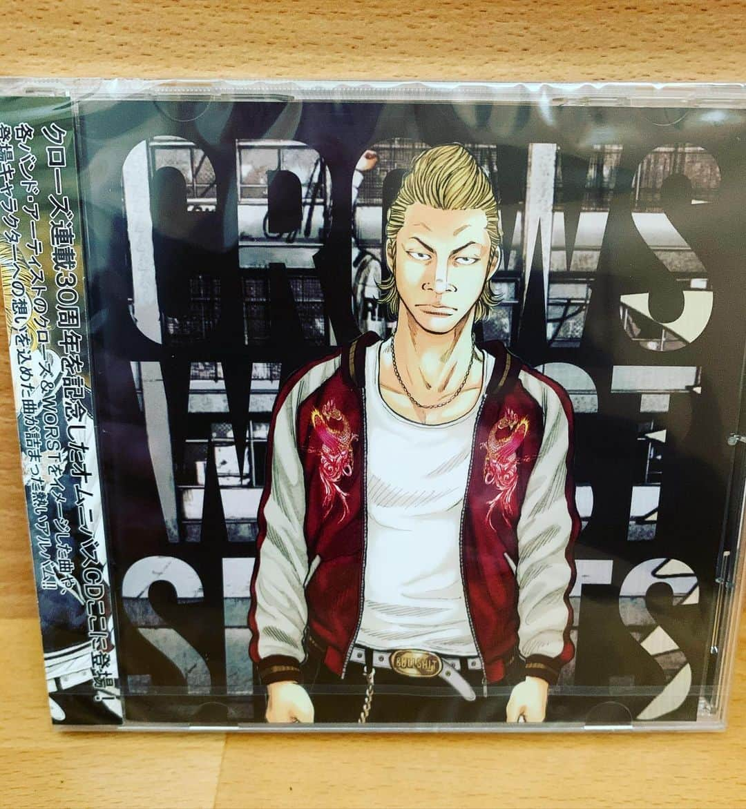 染谷俊のインスタグラム：「昨日はライブ配信。本当にありがとう！！ 一夜明けて。 今日は、CDの発送準備。 『CROWS&WORST』。5/31、いよいよ、解禁！ あの、伝説漫画のコラボに参加させてもらったんですぜー！ すごくないかー！？ 自分は、『TFOA No.7』という曲で、CD収録。 バリバリのやつです。めちゃ○○！！！ まずは、通販サイトでのリリースさせていただきます。 よかったら～～！ ↓ https://someyashun.theshop.jp です。  #染谷俊」