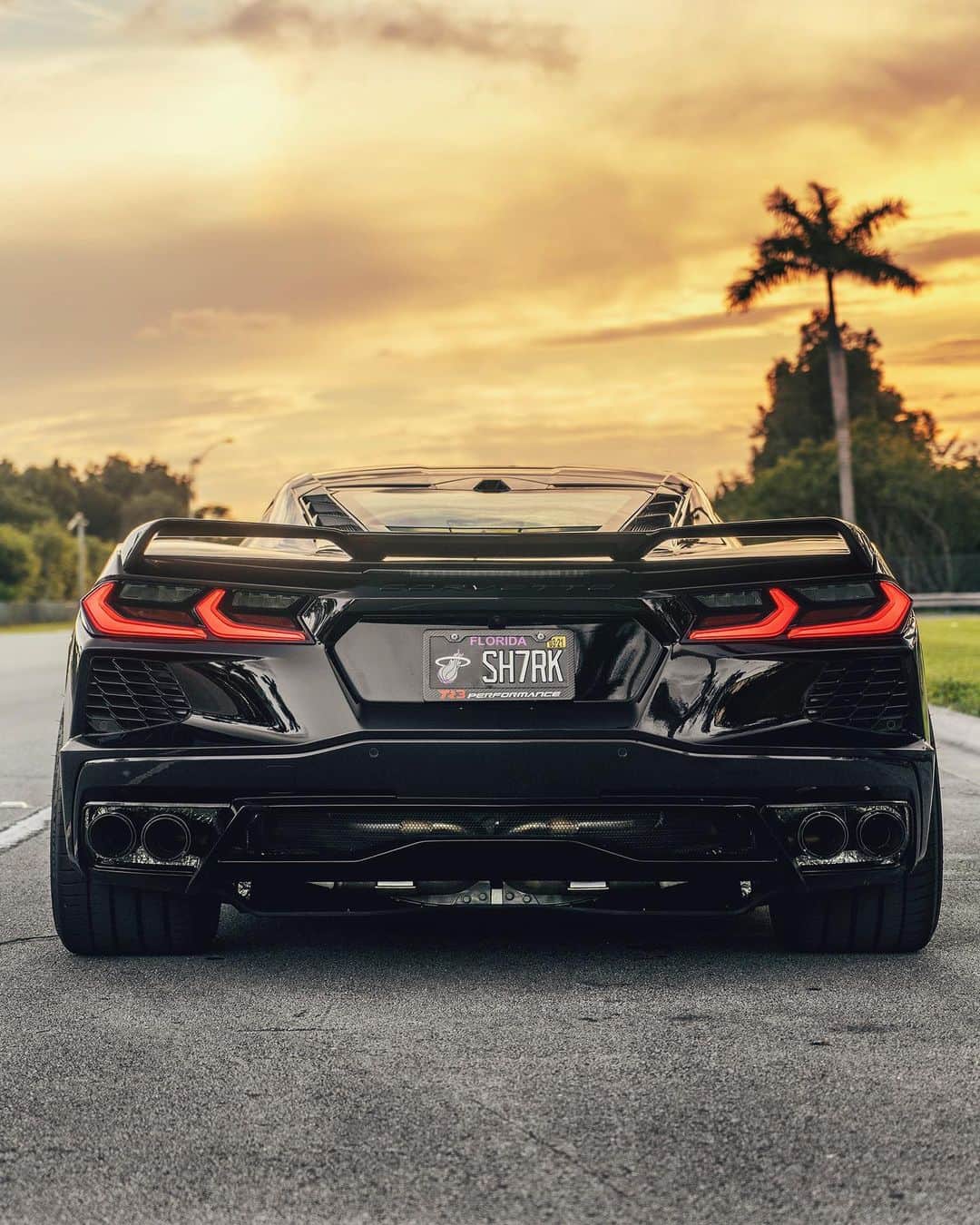 CARLiFESTYLEさんのインスタグラム写真 - (CARLiFESTYLEInstagram)「My Corvette C8 with @fabspeed_motorsport Exhaust and Sport Cats cats! What do you guys think? Owner @Gabe.design #carlifestyle」5月27日 10時42分 - carlifestyle