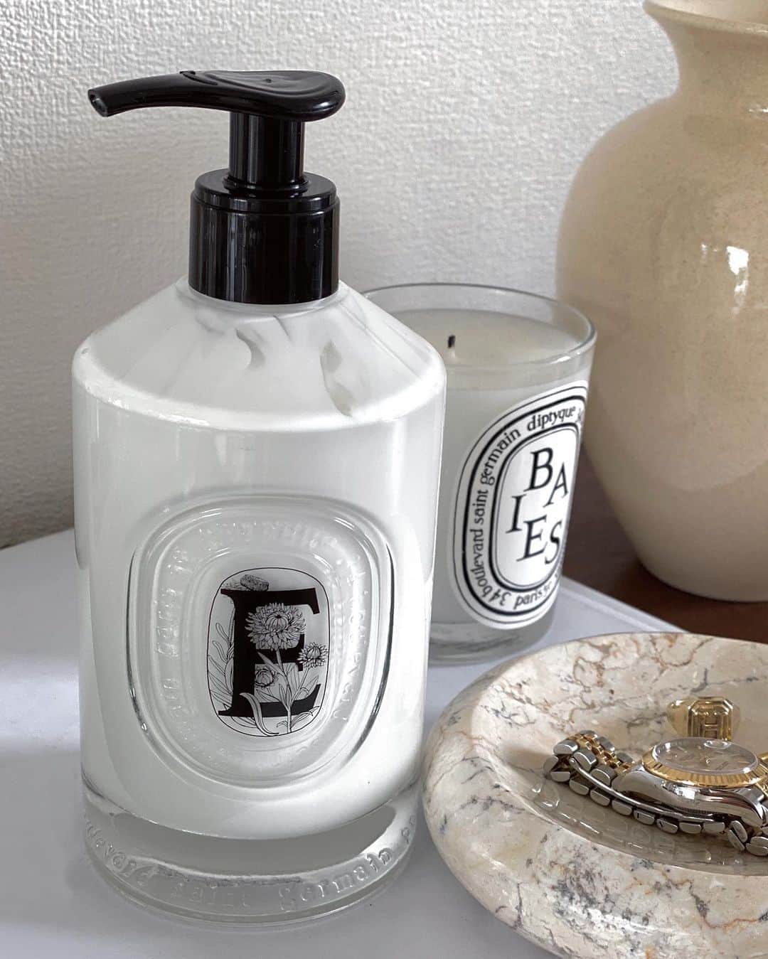 のインスタグラム：「Diptyqueコレクションにまたひとつ🤍  #diptyque」
