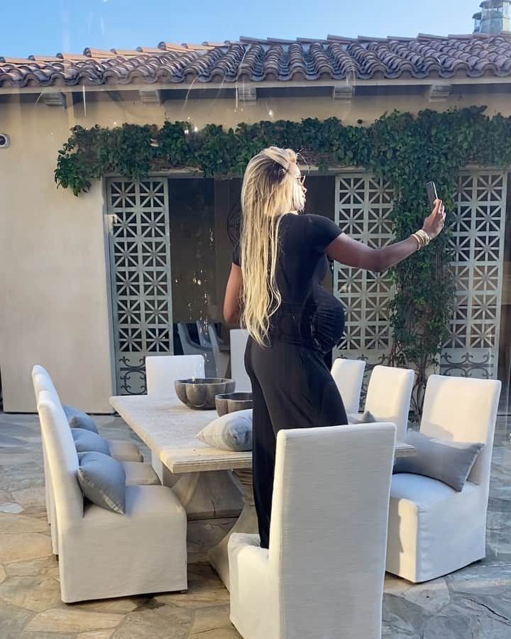 ラッセル・ウィルソンのインスタグラム：「All for the Light!!! 🤣😂😂 @Ciara #GoldenHour」
