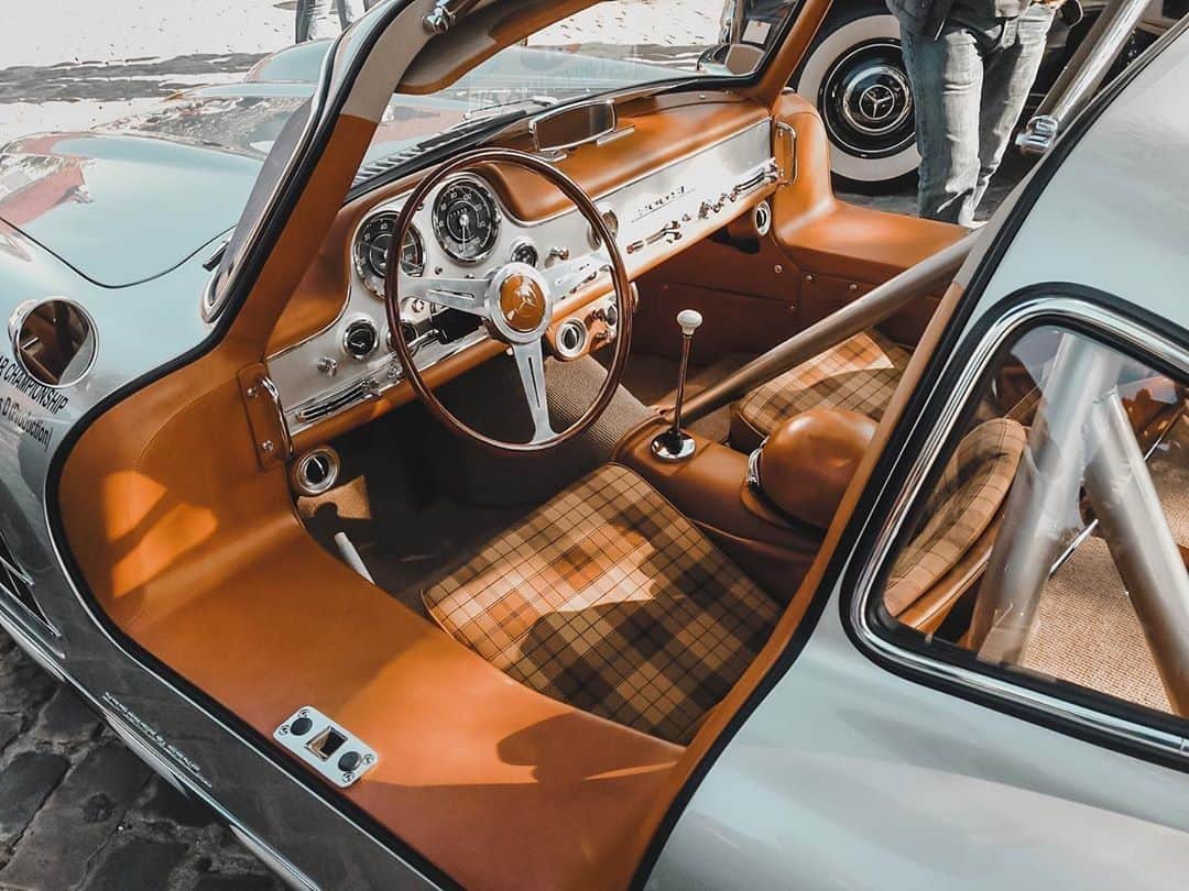 メルセデス・ベンツさんのインスタグラム写真 - (メルセデス・ベンツInstagram)「“Cognac leather interior on the 300 SL” sounds as good as it looks. #300SL 📸: @iamrfc_9 (IG) via @mercedesbenzusa  #MercedesBenz #gullwing #vintagecars #vintage #oldtimer」5月27日 11時00分 - mercedesbenz
