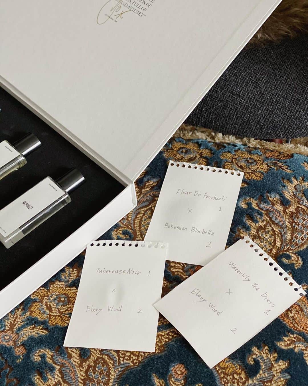 上原歩さんのインスタグラム写真 - (上原歩Instagram)「ZARA × Jo Malone Jo LOVES🤎🤍 ジョー・マローンceoによる コラボレーションフレグランス&キャンドル. ・ 全8種類のユニセックスフレグランスは すきな香りを組み合わせ自分だけの香りを作るというクリエイティブな発想でとても面白い🌼 ・ 我が家の調香師とたくさんの種類を合わせて、best top３を作りました♡ かなりクオリティの高い香りが作れたの✨気になる方、試してみてね☺️ ・ 本日5月27日発売🤍 @zara @jomalonelondon ・ #love #life #fragrance #香水」5月27日 11時25分 - ayumiuehara