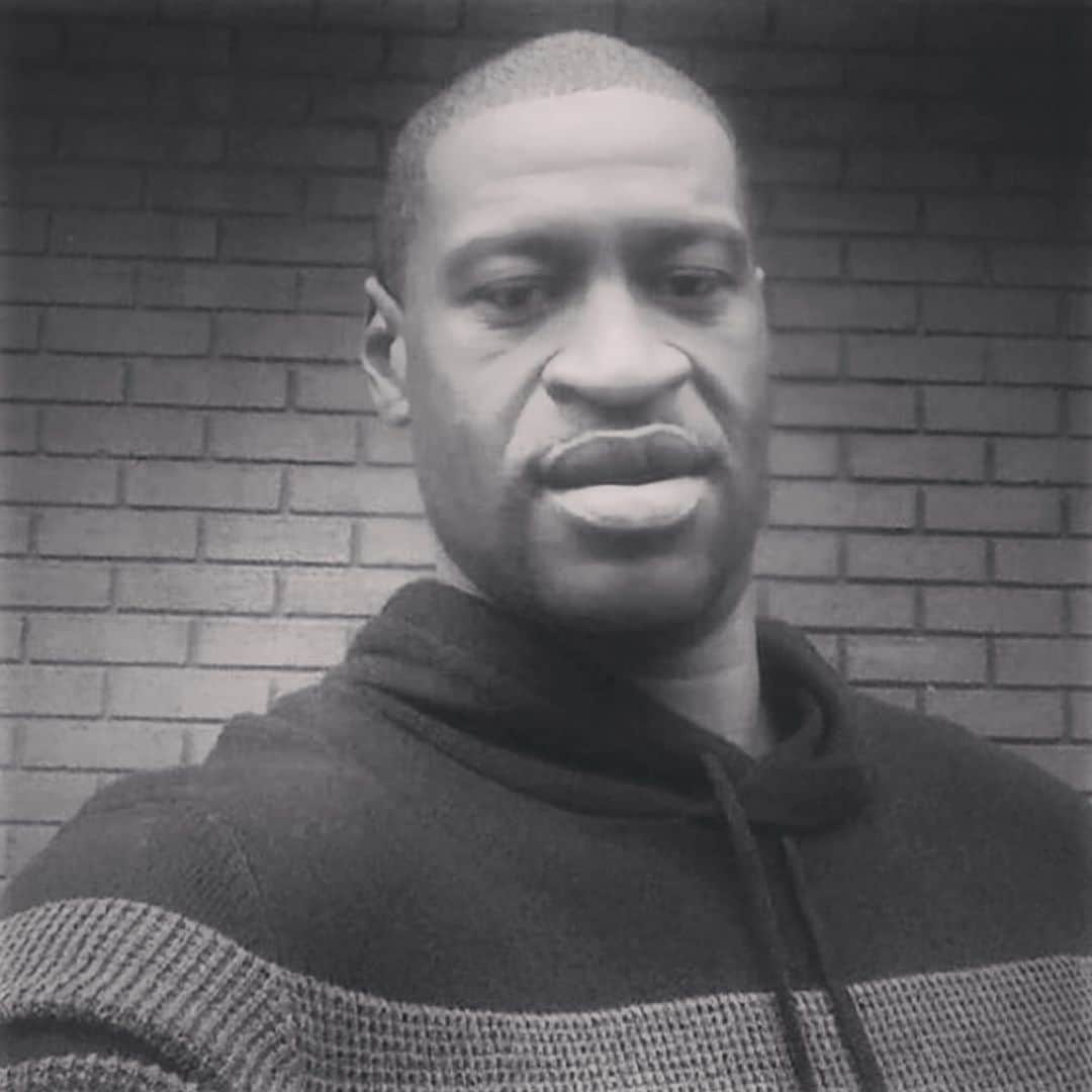 ファボラスのインスタグラム：「We have to shed as much light on this senseless murder as we can.. This wasn’t accidental.. This wasn’t protecting themselves... This wasn’t even provoked reaction...This was MURDER!!! And every officer involved in it needs to be arrested & convicted of MURDER!! Police are NOT Above The Law & have to be held accountable for their actions when they do wrong just like they say criminals should. Until they are, this will keep happening! We have to keep demanding & fighting for change in this society!!! God Bless your Soul #GeorgeFloyd 🙏🏾」