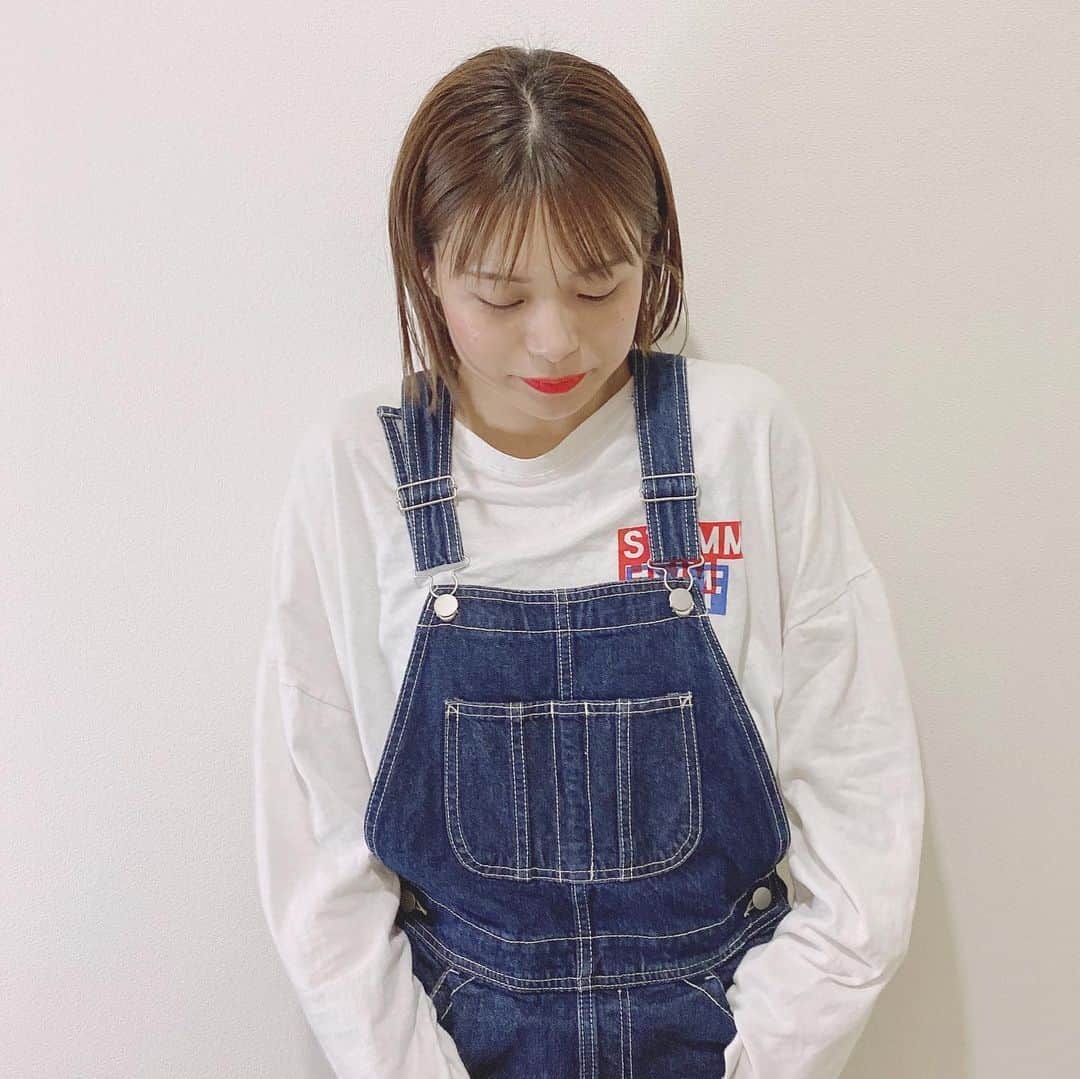 のインスタグラム：「. サロペットコーデ☺︎ 最近ストレートボブに オイルつけるだけのヘアーも ハマりつつある。 . 楽ちん . #コーデ #サロペット  #サロペ」