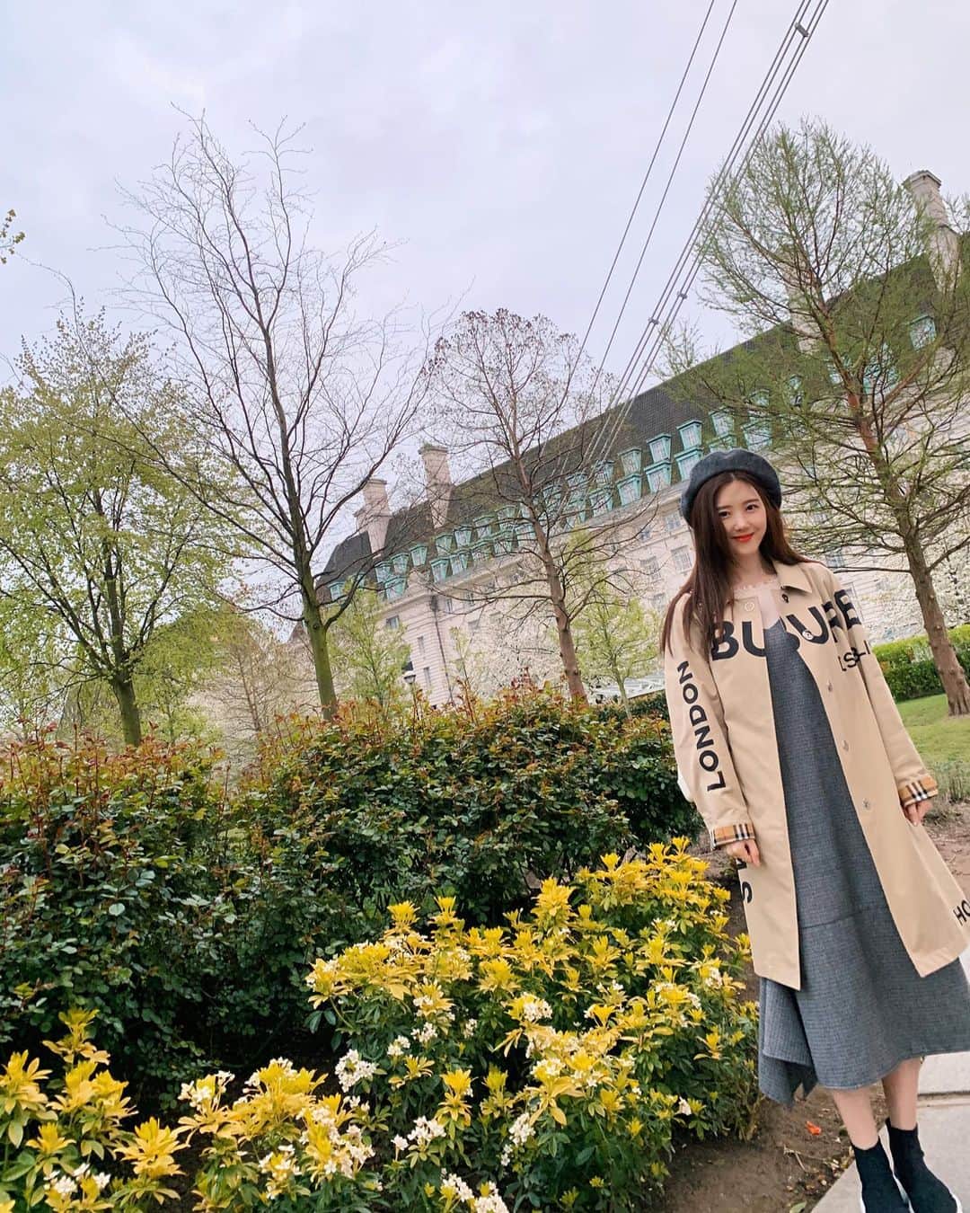 ソン・セビンのインスタグラム：「HBD 🐥🐥🐥🐥 아무것도아닌 저를 마구 축하해주시고... 진심으로 감사드립니다 그렇다면.. 열심히 살아보겠습니다☺️❣️」