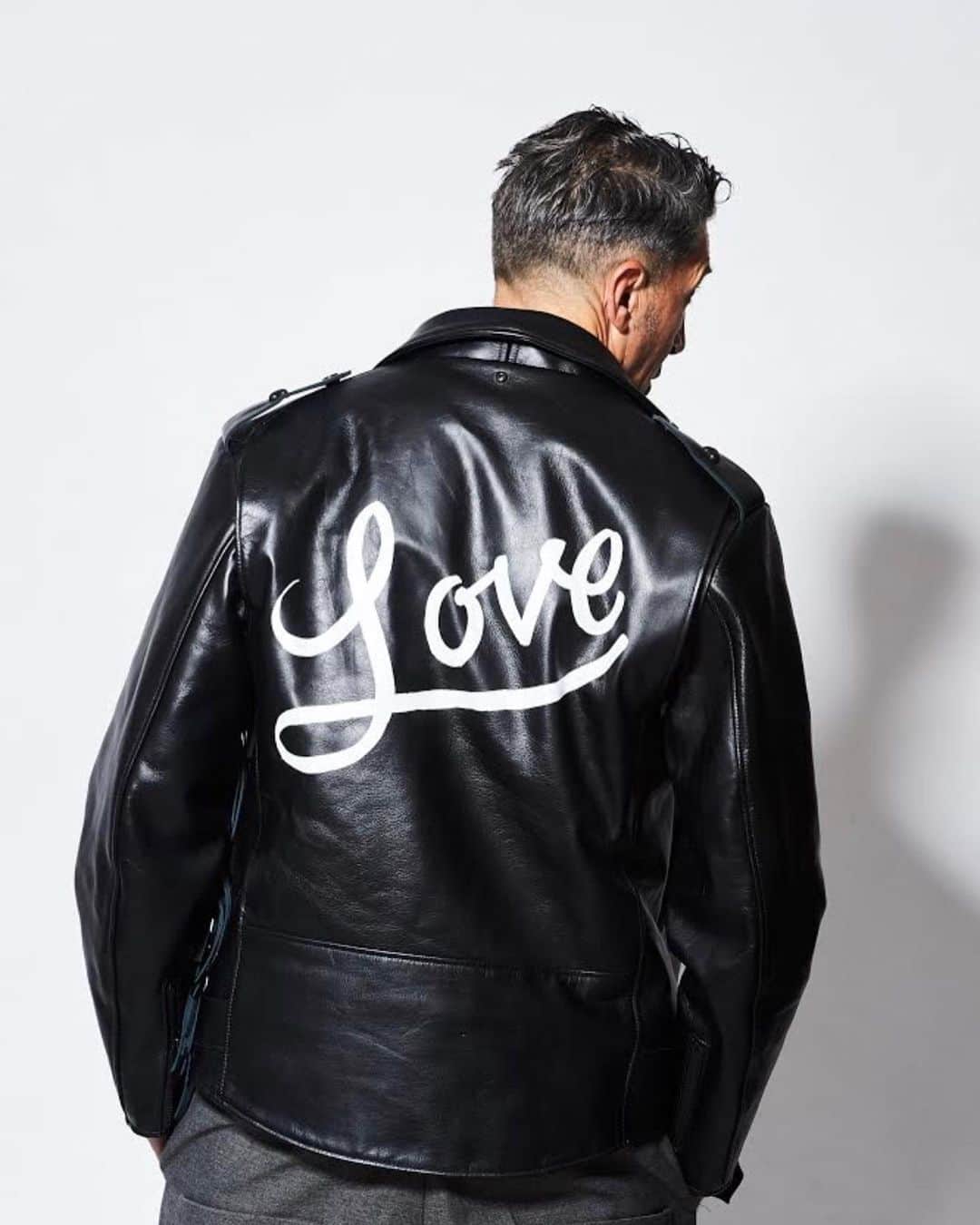 パンツェッタ・ジローラモのインスタグラム：「#nice #leatherjacket #love #the #best #f_r_t___」