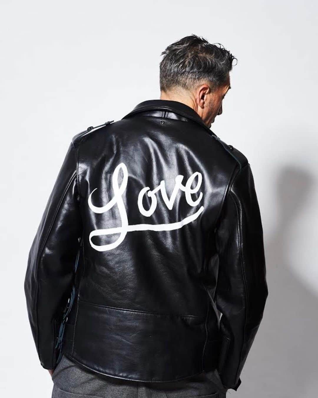 パンツェッタ・ジローラモさんのインスタグラム写真 - (パンツェッタ・ジローラモInstagram)「#nice #leatherjacket #love #the #best #f_r_t___」5月27日 12時46分 - girolamo.me