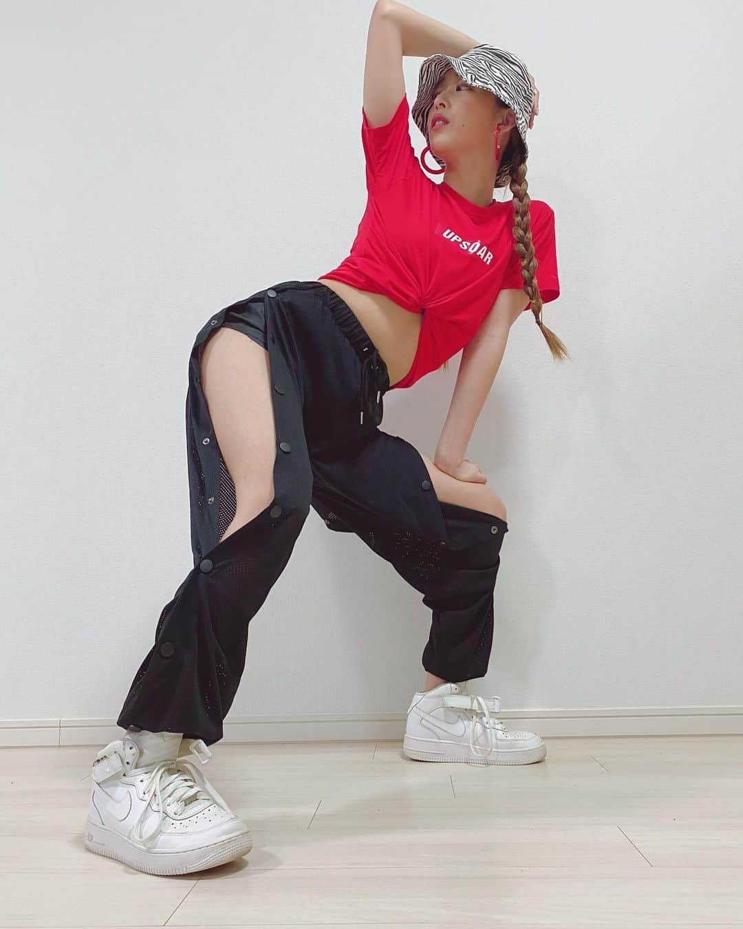 DJ SHERY（小坂早紀）さんのインスタグラム写真 - (DJ SHERY（小坂早紀）Instagram)「キッズダンサー、ダンスチーム衣装をお探しの方は是非このサイトチェックしてね😊👍　@dance_trj .  #japan #osaka #instagood #ootd #dj #dancer #model #kidsdancer #衣装　#ダンス衣装　#自粛生活 #家撮影」5月27日 12時48分 - shery_715