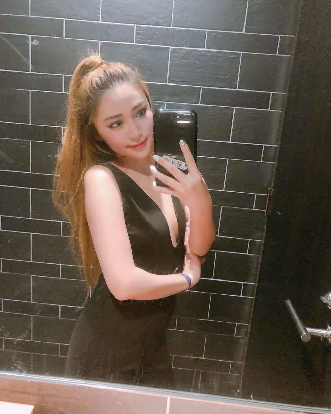 DJ mariennuのインスタグラム：「強そうな写真🤳 #カメレオン女」