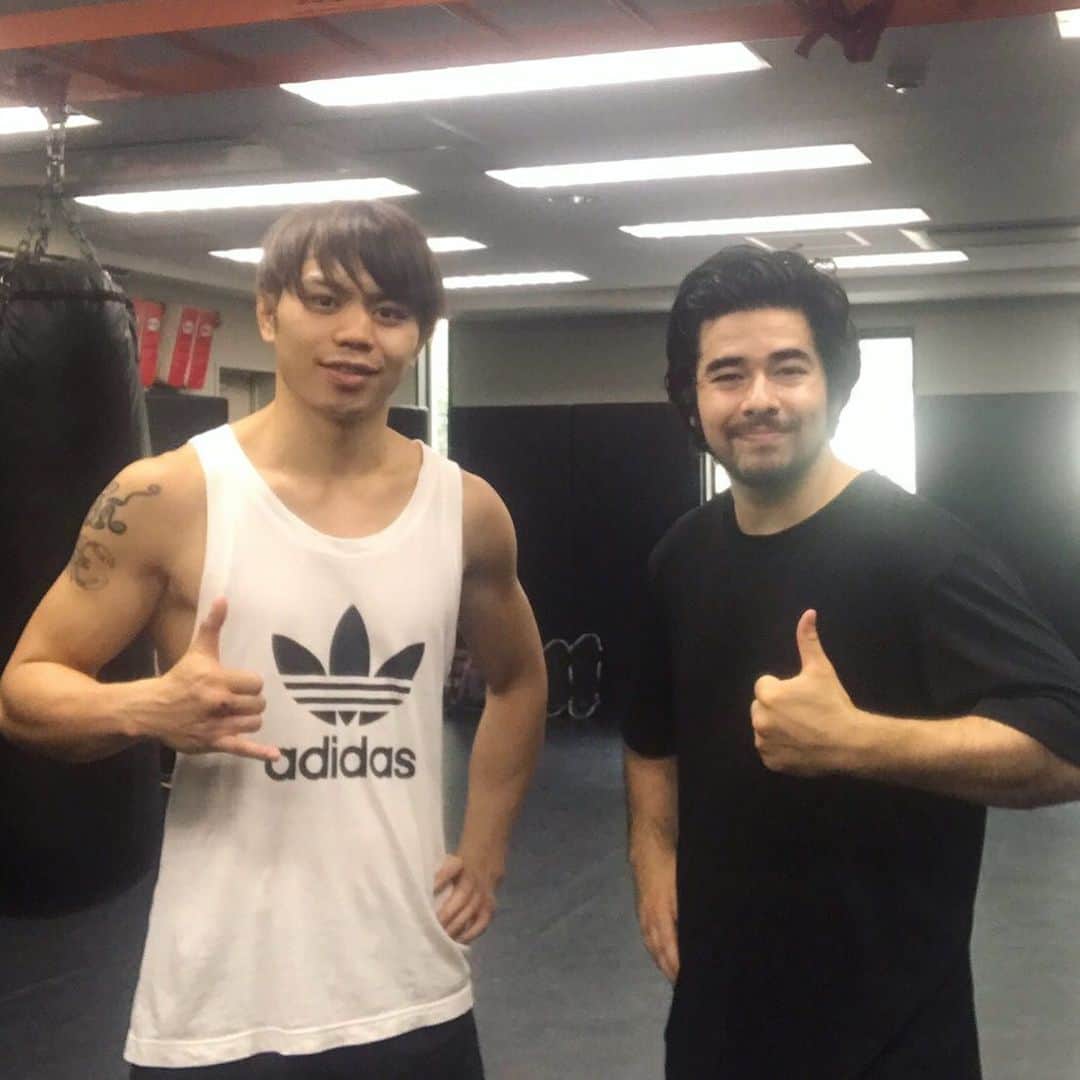 不可思のインスタグラム：「ムーブメントコーチで、パルクールでも活躍しているMasa君にムーブメントトレーニングを教わりました。 数年前にマクレガーがムーブメントトレーニングを取り入れてるのを見てずっと気になってたけど、日本で指導をしている人がいなくてやれなかった。教えてくれる人とやっと繋がれて嬉しい。 ベストな身体の使い方を身に付けるためにこれからお願いします。 Masa君ありがとうございました！ @shinobi_mover」