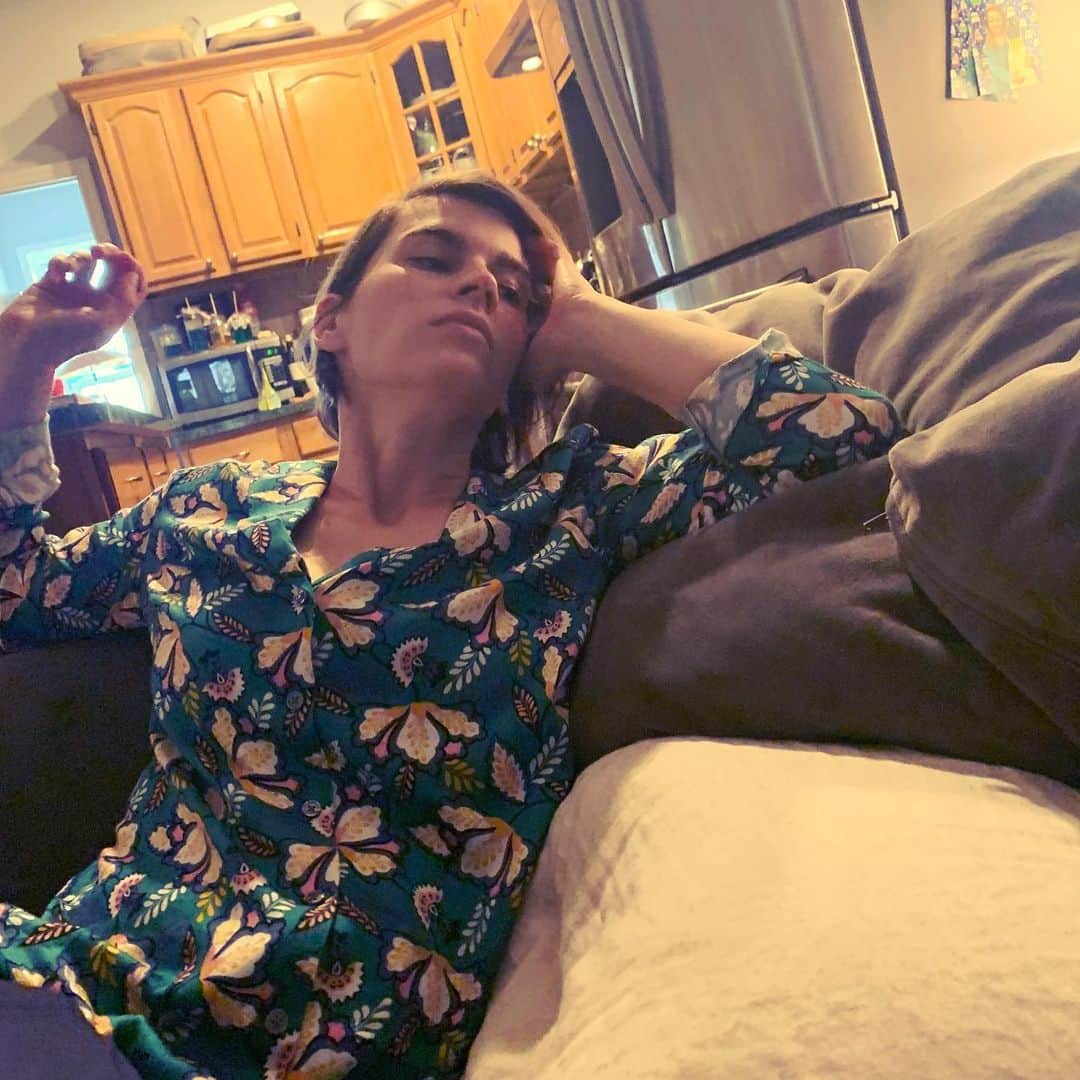 カーキ・キングのインスタグラム：「2020 vs 2019. My kid is good at capturing the zeitgeist.」