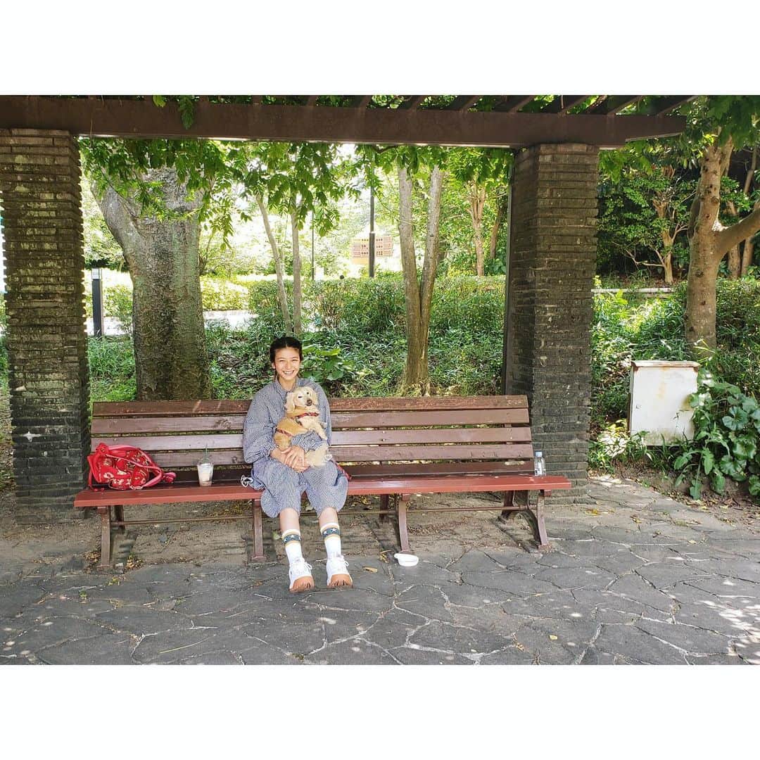 大石参月さんのインスタグラム写真 - (大石参月Instagram)「ぷにーーー😽 リトさんのこの顔が可愛すぎてついついやってしまう♡ 一緒にゆっくりゆっくりなお散歩な日( ˊ̱˂˃ˋ̱ ) #リトモ　#愛犬 #お散歩きもちいいねー #浜松城公園 #大石参月」5月27日 19時03分 - ohishi_mitsuki