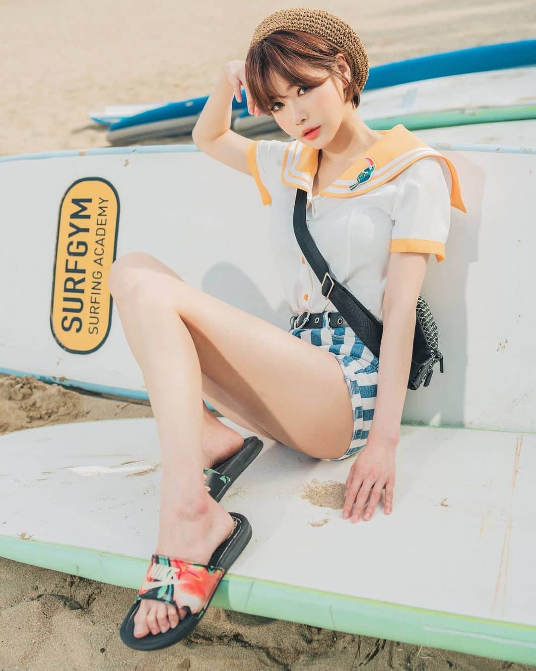 Han Ga Eunのインスタグラム：「💛💛💛💚💛💛💛 photo @dante_miu  Makeup @makeup_soukhyun  Hair @leego_ning . . . #photography #model #summer #busan #beach #ootd」
