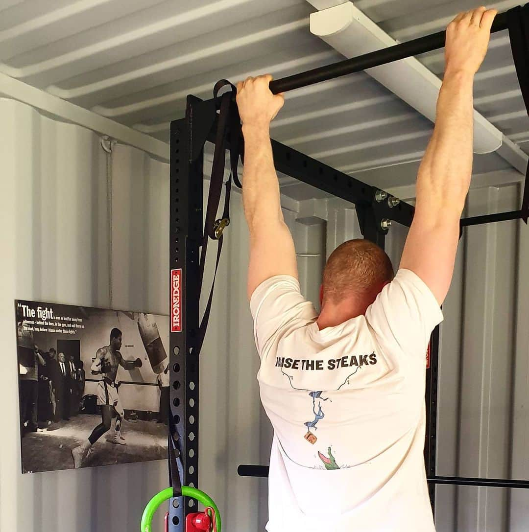 デビッド・ポーコックさんのインスタグラム写真 - (デビッド・ポーコックInstagram)「Been trying to add more regular passive hanging into my gym and mobility sessions. Anything else you do for shoulder health and mobility?」5月27日 14時40分 - davidpocock