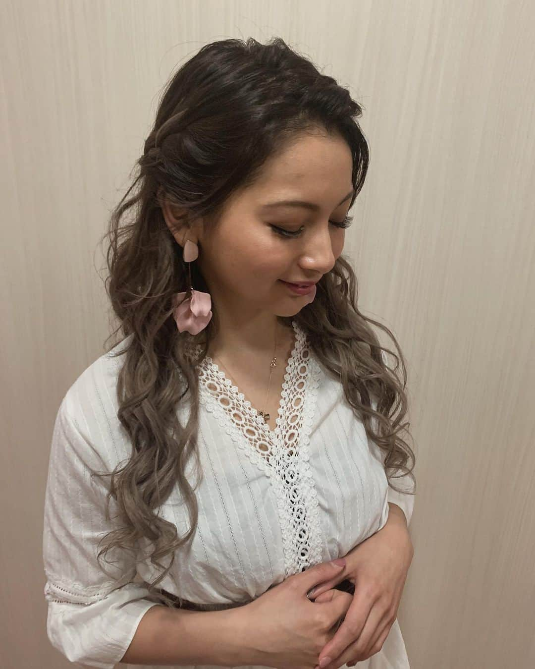 ゆきぽよさんのインスタグラム写真 - (ゆきぽよInstagram)「収録や撮影が増えてきたので. ヘアメンテナンスしてきました💗. . . 最近はロイヤルグレージュにハマってる🥰. . . RISELもいつも通り元気に. 営業してました😆❤️. . . きっしー今回もありがとう😘. ヘアセットはレスリーさん💗. . . きっしー×レスリーの最強ヘアー卍. . . #newhair #ヘアカラー #外国人風カラー #エクステ #シールエクステ」5月27日 14時35分 - poyo_ngy