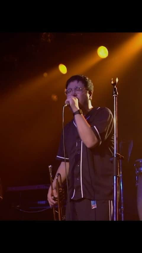 思い出野郎Aチームのインスタグラム：「思い出野郎Aチームが昨年12月に恵比寿リキッドルームで開催したワンマンライブの映像のオンライン上映が決定しました。﻿ ﻿ 電子チケット販売プラットフォーム・ZAIKOにてチケットを購入すると、5月30日の20時から配信が視聴可能となっています。﻿ 投げ銭も可能となっておりますので、是非ご活用ください！﻿ ﻿ また、ライブ配信と同時間、5月30日20時から、カクバリズムのYouTubeチャンネルにて、同ライブを見ながら収録した副音声動画（※2月上旬に撮影された映像です）をプレミア公開します。﻿ こちらは無料となっていますので、どなたでもご覧いただけます。﻿ ﻿ すべての動画は1週間のアーカイブ付きで、チケットは配信日の23:59まで購入可能です。﻿ ﻿ 【STREAMING INFO】﻿ 思い出野郎Aチーム presents ウルトラソウルピクニック﻿ “Share the Light” リリースツアー ＠恵比寿リキッドルーム﻿ ﻿ 5/30(土)﻿ 20:00〜22:00﻿ 監督 佐藤大﻿ ﻿ テキスト／松永良平（ライナーノーツより一部転載）﻿ 移動する車のなかで、練習後にたむろするコンビニの前で、高層ビルに囲まれた暗い公園で、缶ビールを片手にいい歳こいた男どもが語り合う今日のこと、昔のこと、この先のこと。その瞬間に祝福を。バカ話とおなじベクトルで、願わくば世界を一歩前に。﻿ 今夜の彼らには、それができたかも。そんなふうに思えた恵比寿の夜だった。ちょっとした奇跡の夜だったよ。﻿ ﻿ チケット: 1000円﻿ チケット販売期間: 5/30 23:59まで﻿」