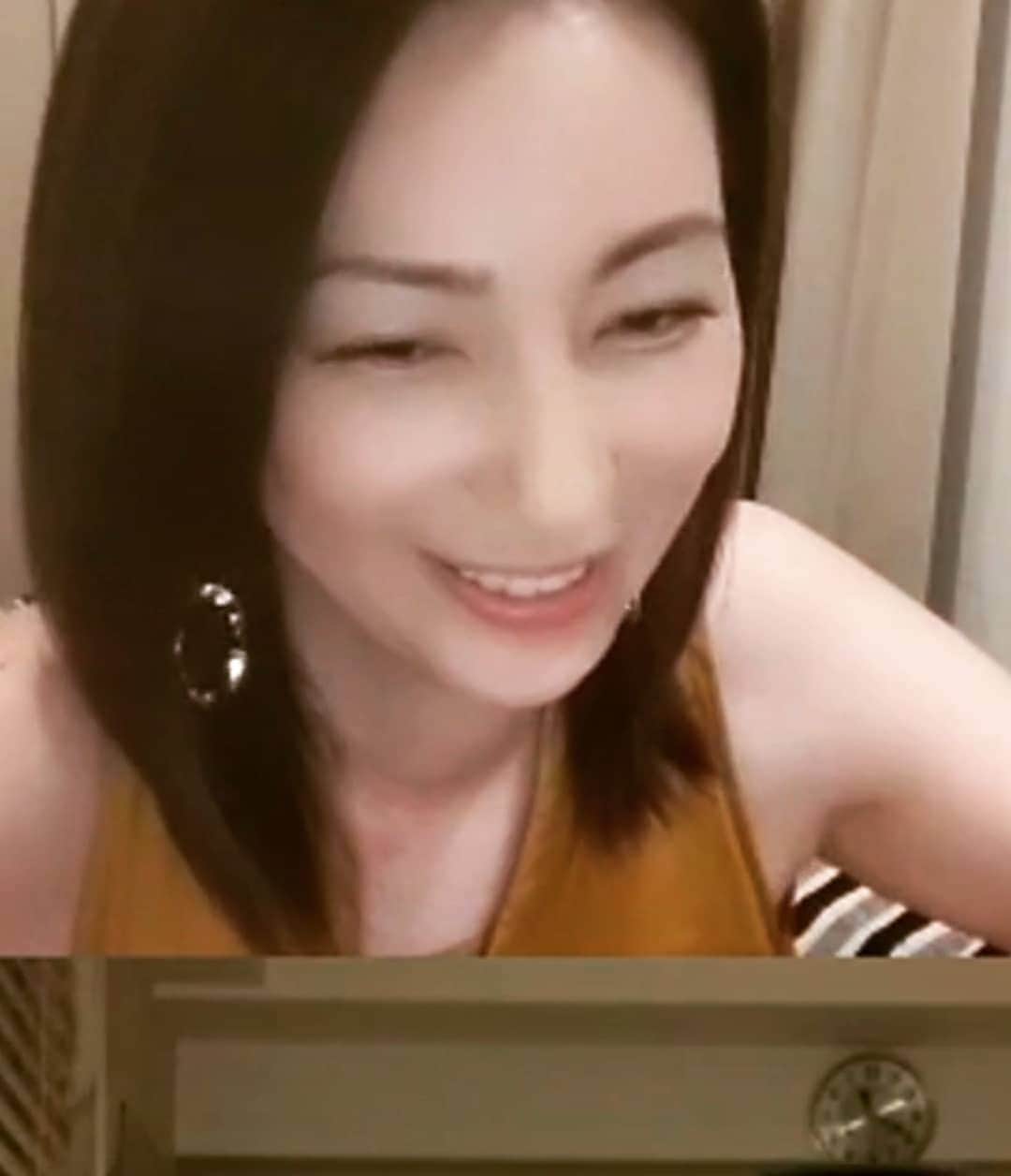 真山景子のインスタグラム：「本日は多分インスタライブお休みです🙏🙏🥺 また明後日からやるのでよろしくです✨✨✨✨✨❤️」