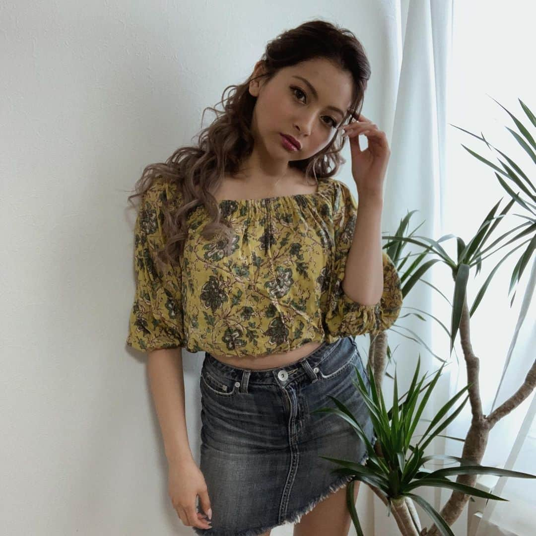 ゆきぽよさんのインスタグラム写真 - (ゆきぽよInstagram)「今日のコーデ💋. . . Tops @gydajp . Skirt @gydajp . . . もう夏だねー🌞🌴🌺✨. このスカートがアシメで. めっかわ過ぎて一目惚れ🥺💗. . . ヘアメは @lesliemooon 😘. . . #今日のコーデ #gyda #ジェイダ #ootd」5月27日 14時57分 - poyo_ngy