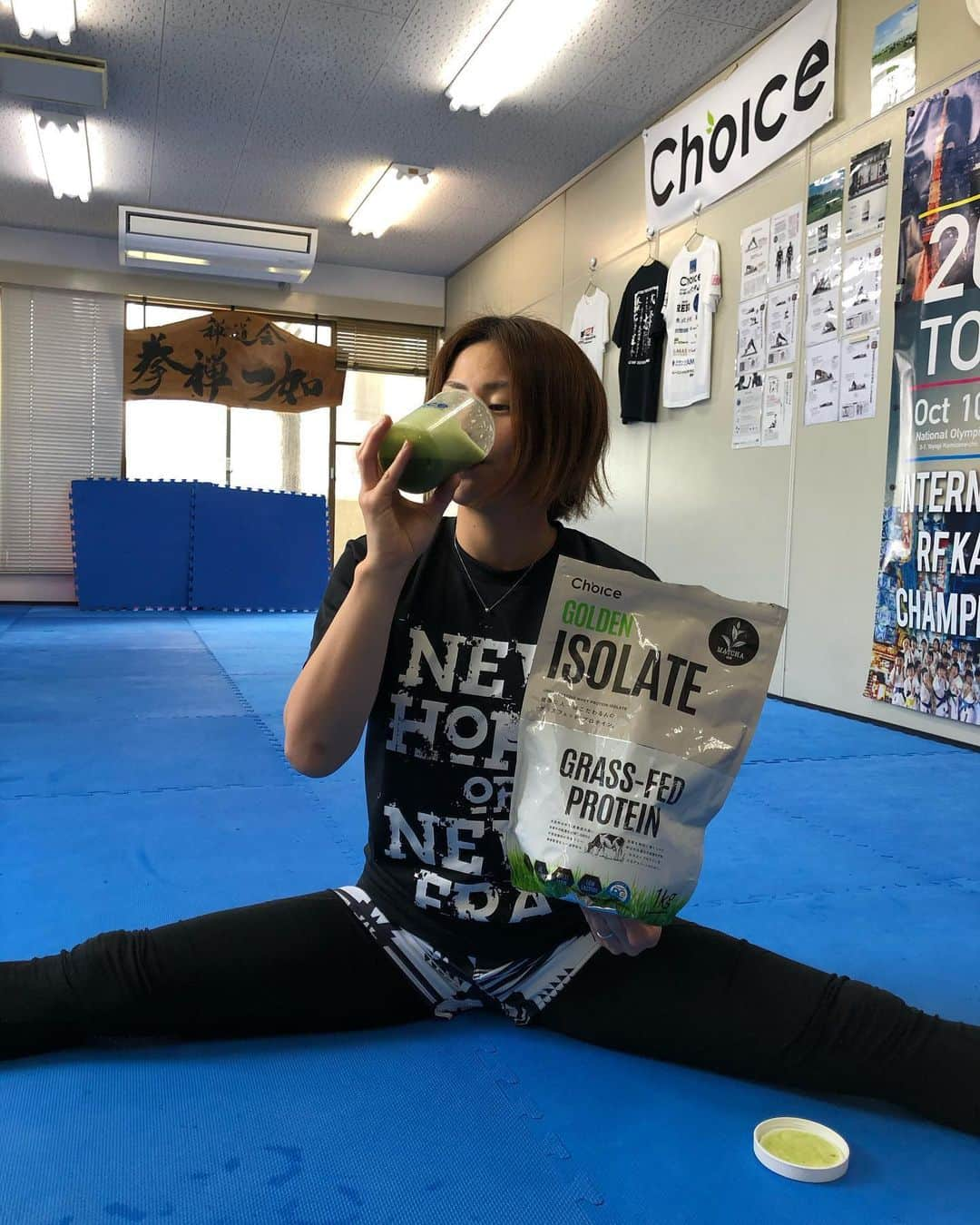 石岡沙織さんのインスタグラム写真 - (石岡沙織Instagram)「@choice.protein  久々に5分5Rスパーリングをしました😆 . コロナ太りの代表みたいになってるので、練習して→低糖質の#アイソレートプロテイン を飲みました😆🙌 . 練習相手が30キロも重たいとねぇ、、、 同じ練習しても疲労度が違うわけですよ🤣笑 . 今日は良い技決まって、新技キタ❗️❗️ と思ったら、【うなぎ締め】っていう、すでにある技でしたw . #choice #チョイスプロテイン #アイソレート抹茶味　#低糖質プロテイン」5月27日 15時07分 - saori_ishioka_mma