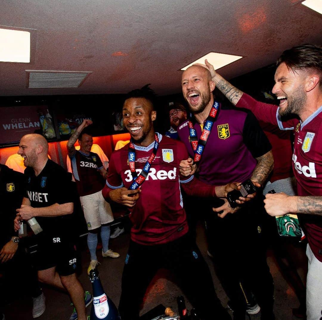 アラン・ハットンさんのインスタグラム写真 - (アラン・ハットンInstagram)「#OTD in 2019 a very special moment in my Aston Villa career #utv 💜 @avfcofficial」5月27日 16時09分 - hutton02