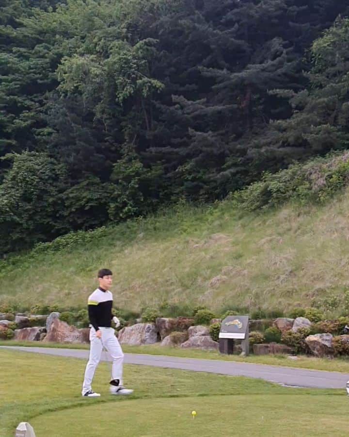のインスタグラム：「어쩐지...어드레스가 안되드라...ㅋㅋ 💦💦💦💦 #골프#골스타그램 #golf #ゴルフ#⛳」