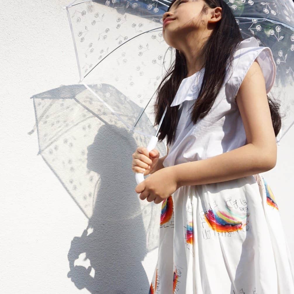 Rieさんのインスタグラム写真 - (RieInstagram)「かわいい☂️に雨が待ち遠しいね♡ (@bonpoint )  バードケージ型でbonpointの🍒が可愛い♡  1枚目の横顔の影がすき🥰  #bonpoint  outfit @hildahenri」5月27日 16時28分 - riemirin_k