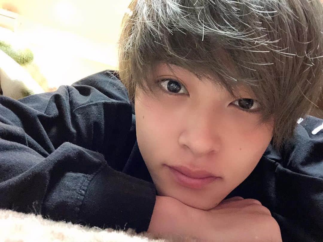 山口託矢さんのインスタグラム写真 山口託矢instagram めちゃ髪伸びたんご シャワー浴びて 久しぶりに髪下ろした ボリューミー あざとショット あなたは短髪長髪どっち派 長髪というほどでもないけど笑 髪色も落ちた 5月27日 16時56分