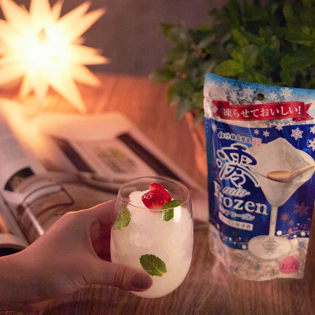 のインスタグラム：「今夜はおうちでゆっくり😌🌟シャリシャリおいしい澪フローズンでリラックスタイム🍸🍓オンライン飲み会にもぴったりな大人スイーツ♪  #おうち時間を楽しもう #ひとり飲み #一人飲み #家飲み #宅飲み #いえのみ #おうちバー #おうち飲み #ひとり時間 #間接照明のある暮らし #リラックスタイム #ゆっくり時間 #ひとり飲み女子 #オンライン飲み会 #うちで過ごそう #おこもり #ひとりのみ女子 #お酒好き女子 #日本酒部 #飲酒タグラム #癒しの時間 #日本酒好きな人と繋がりたい #お酒好きな人と繋がりたい #日本酒女子 #日本酒 #sparkling #澪フローズン #澪Frozen #澪 #澪パ」