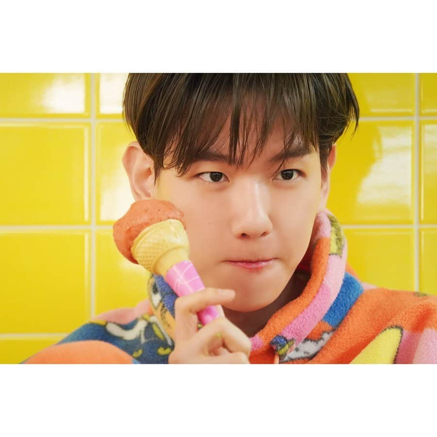 EXOさんのインスタグラム写真 - (EXOInstagram)「[BAEKHYUN-LOG] 💛 그 체온을 느껴 살짝 녹을 정도만 💛 - #백현 #BAEKHYUN @baekhyunee_exo #엑소 #EXO #weareoneEXO #Delight #Candy #BAEKHYUN_Candy #큥이_에리_기가막힌_케미스트리」5月27日 17時06分 - weareone.exo