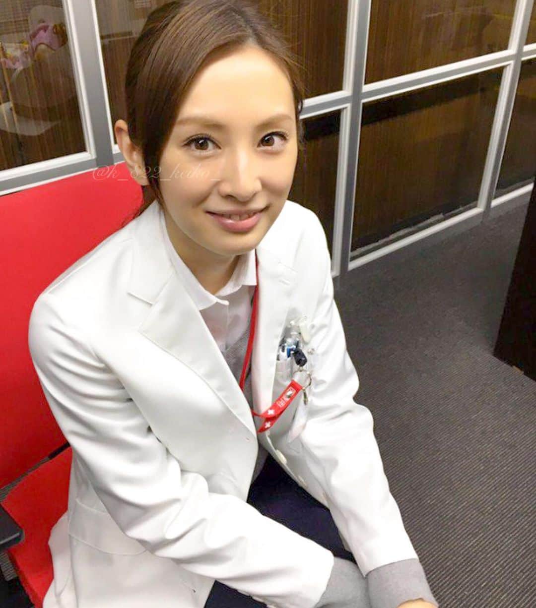 北川景子　ファンアカウントのインスタグラム：「❤︎" doctor👩🏼‍⚕️🏥💉🚑 ✼••┈┈••✼••┈┈••✼••┈┈••✼ #北川景子 #keikokitagawa  #kitagawakeiko #景子さん #景子ちゃん」