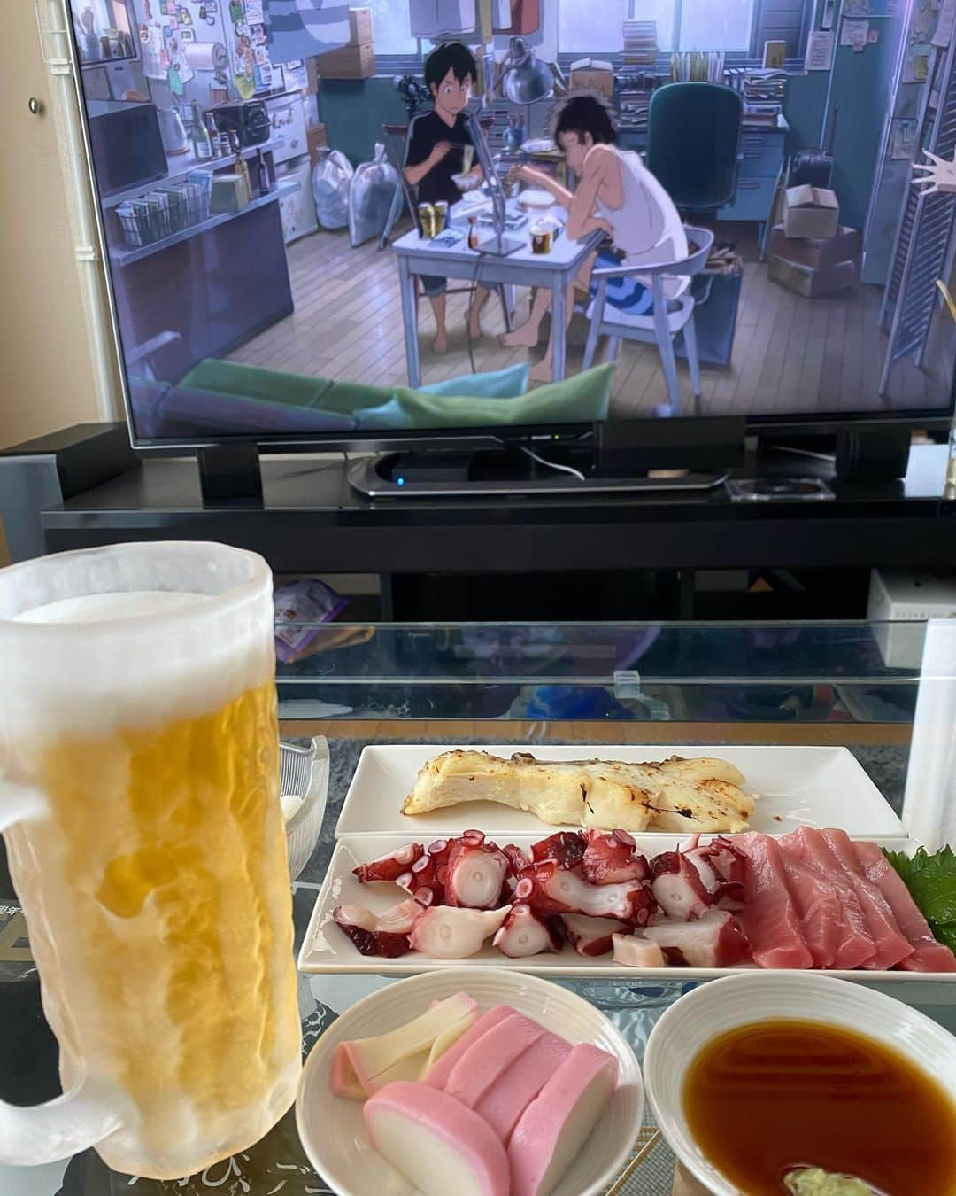 小沢仁志さんのインスタグラム写真 - (小沢仁志Instagram)「天気の子 観ながら、もう晩飯❗️笑 全部スーパー食材だが笑」5月27日 17時18分 - ozawa_hitoshi