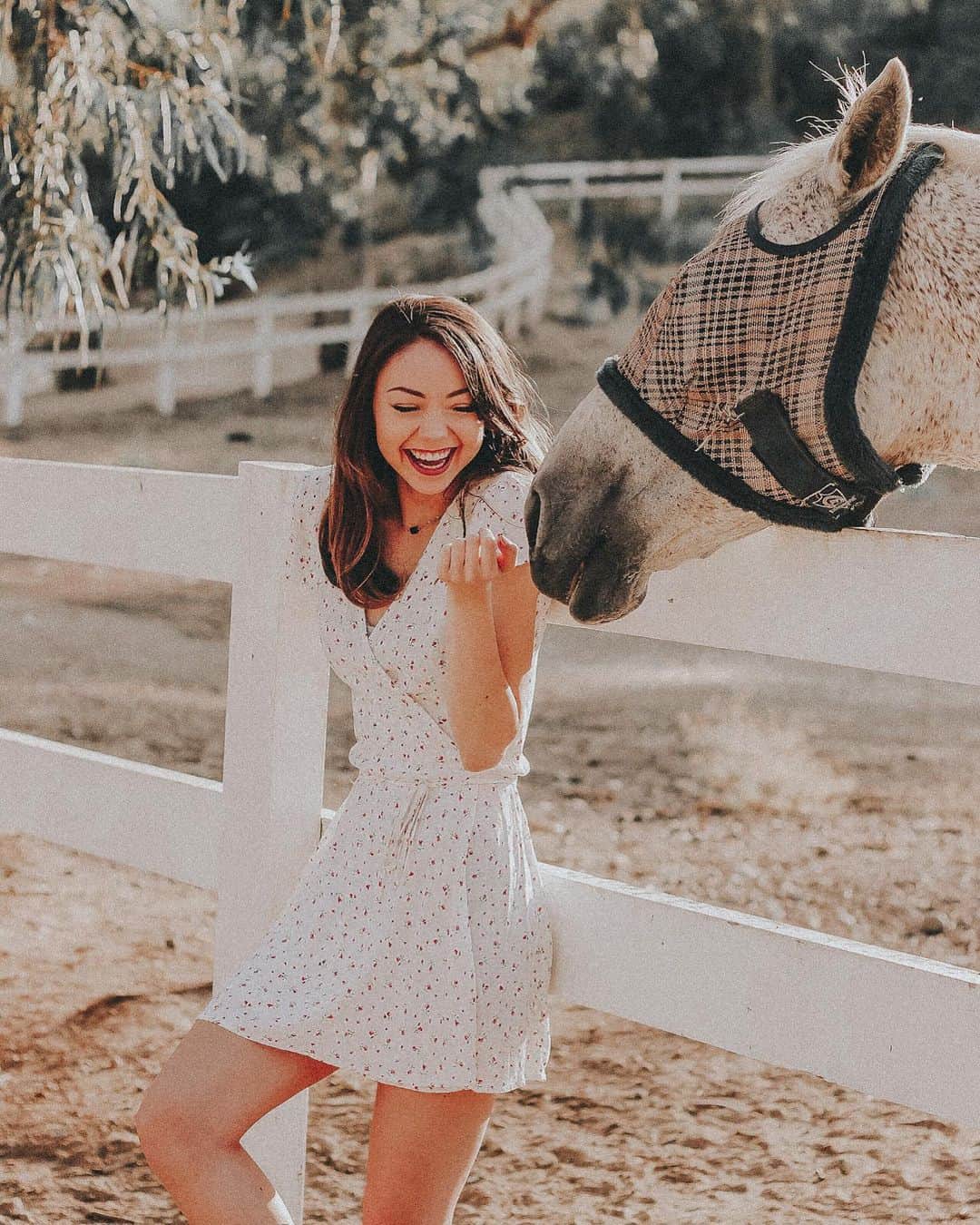 Meredith Fosterさんのインスタグラム写真 - (Meredith FosterInstagram)「Remember how you felt being a child? How carefree and joyful you were? How you didn’t let other peoples actions and words effect the way you viewed yourself? Every moment was lived in the present.  You hardly ever thought about the future or even the past. My dad told me a few weeks ago that I reminded him of a little kid (at first I was like 🥴) he didn’t mean I wasn’t mature, he saw my childlike wonder and faith as I danced and sang songs to the Lord like nobody was watching 👀 “Sing and rejoice, O daughter of Zion! For behold, I am coming and I will dwell in your midst,” says the LORD Zechariah 2:10 🌞🕊✨」5月28日 4時15分 - meredithfoster