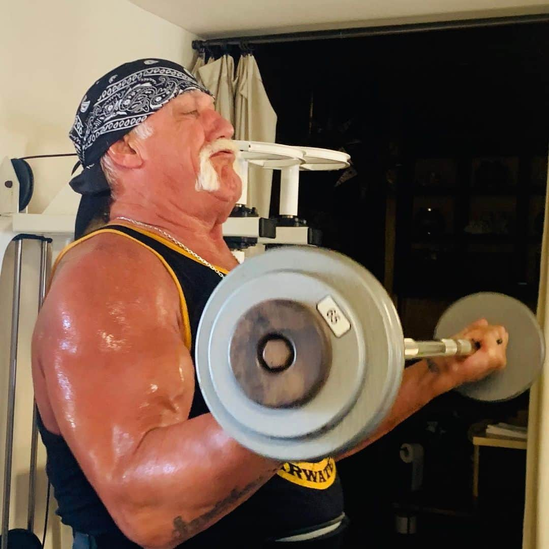 ハルク・ホーガンさんのインスタグラム写真 - (ハルク・ホーガンInstagram)「Pounding biceps with both torn ,both are torn at the forearm insertion and both are torn at the “Rusev”front delt/bicep insertion, no surgeries because If you didn’t wrestle you didn’t get paid,just the way it was,brother HH #Grateful #goodvibes  #wrestling  #clearwaterbeach  #wwe  #wwf  #hogansbeachshop」5月28日 2時47分 - hulkhogan