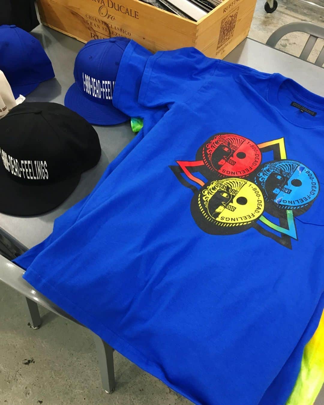 ケンゾーミナミのインスタグラム：「DEAD FEELINGS / SS20 / THREE COINS / SHORT SLEEVE POCKET T-SHIRT / ROYAL BLUE. Available @coverchord . Photo from 09/06/2019 samples for DEAD FEELINGS SS20 presentation in Tokyo. . 『THREE COINS / ロイヤルブルー』 @coverchord で発売中。 (2019年9月6日、DEAD FEELINGS 春夏20のプレゼンテーション用のサンプルからの画像より。) . @nepenthes_newyork @nepenthes.official #kenzominami」