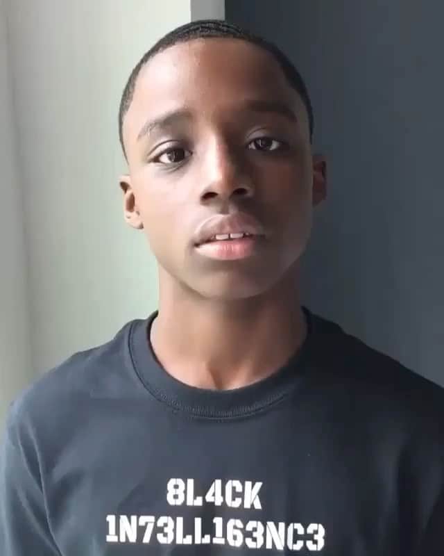 ダニエラ・ルーアのインスタグラム：「Powerful. Poderoso. .  #Repost @shaunking ・・・ 😢 I just cried like a baby watching this brilliant young brother, @keedronbryant, sing our pain. Young man, thank you for using your gift. ⁣We’re working to make this future safer for you. ⁣ Repost @keedronbryant⁣ ・・・⁣ just singing what’s on my heart...hope this blesses someone🙏🏾❤️ @sdhtoronto thanks for this dope shirt!!🔥🔥 #ijustwantolive #blacklivesmatter #ijustwannalive #equality #black #blackexcellence #racism #justice」