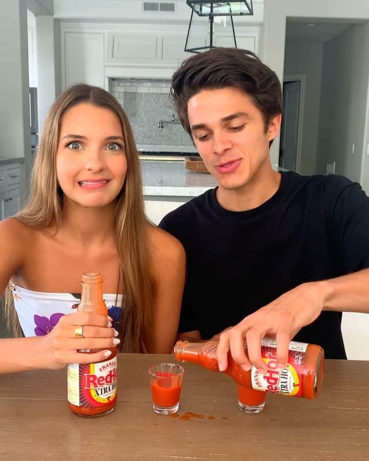Brent Riveraのインスタグラム：「My mouth is burning 😱😂 @lexibrookerivera」