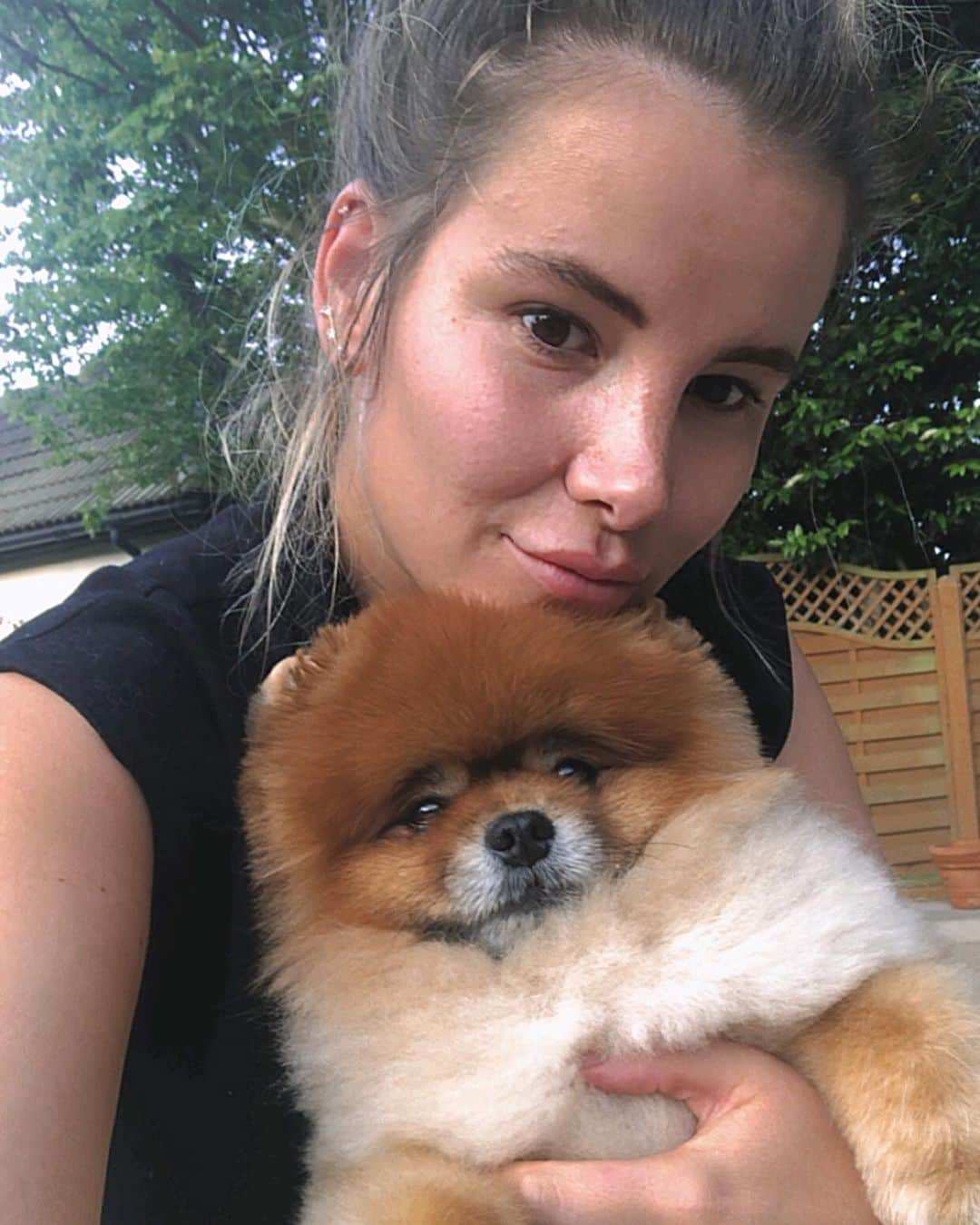 ジョージア・コウソウロウのインスタグラム：「Fresh trim for @monkey.the.pom 🙊😍 Anyone else’s dog act sassy after a haircut 🤣」