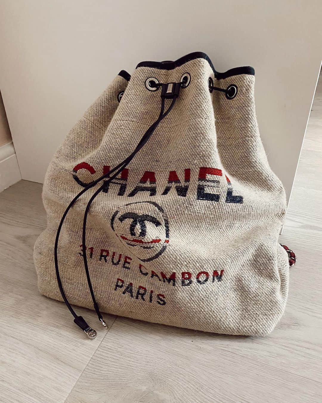Tamara Kalinicさんのインスタグラム写真 - (Tamara KalinicInstagram)「CHANEL GIVEAWAY - CLOSED My closet clean out is still taking place, I have been doing so much specially because I will be moving soon after the lockdown is over. So I decided to give to one of you my Chanel Deauville BackPack as I only wore it twice. Love to make as many of you as possible smile❤️ To enter you need to: -follow me -comment below tagging a friend -share on your stories tagging me so I can DM you if you win❤️ The winner will be announced in 5 days. GOOD LUCK, I cant wait to surprise one of you #chanelgiveaway #chaneldeauville #chanelbackpack」5月28日 3時32分 - tamara