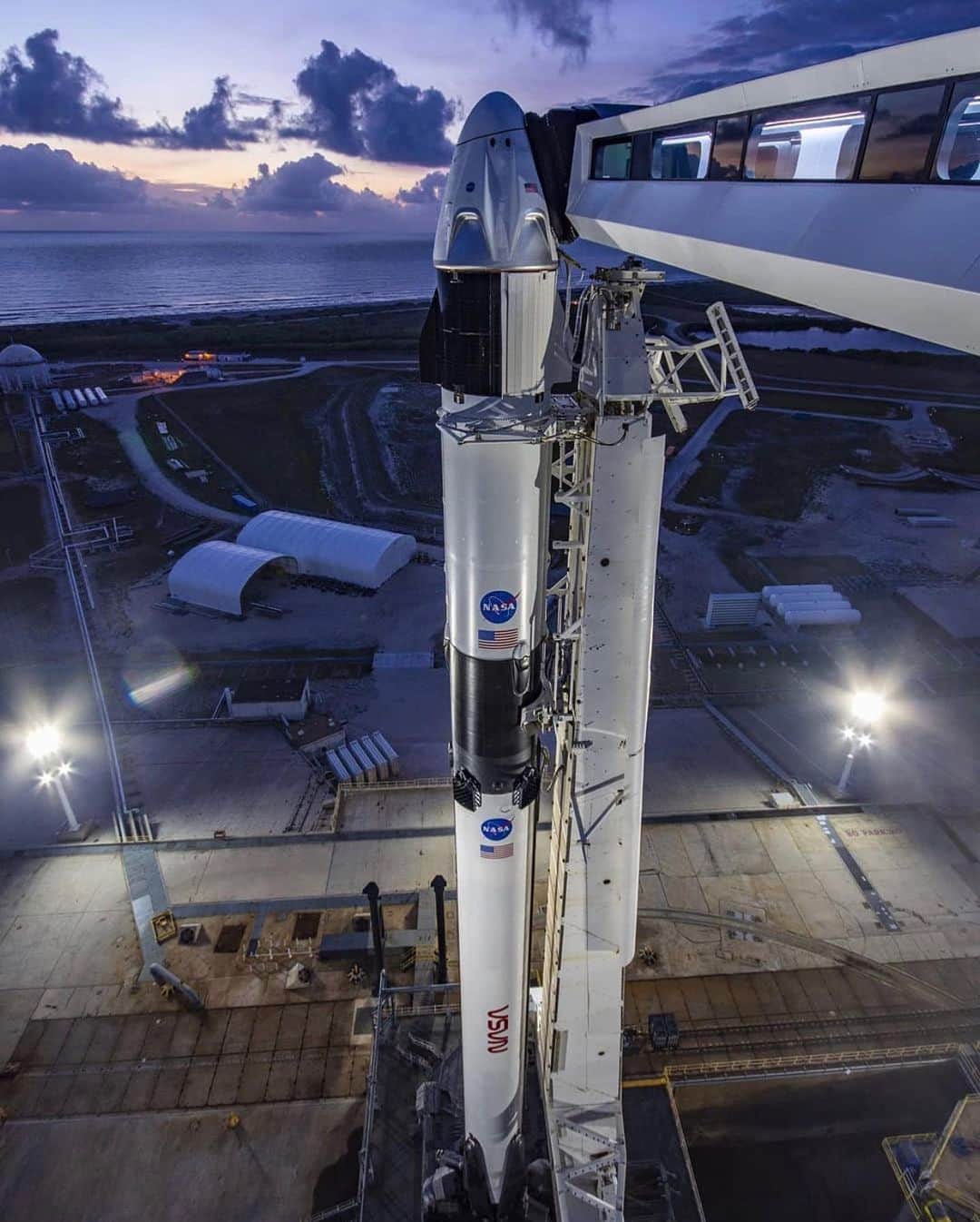 DJアシュバさんのインスタグラム写真 - (DJアシュバInstagram)「Who else is going to be watching the SpaceX Crew Dragon launch? Congrats to @elonrmuskk @spacex @nasa @kennedyspacecenter All my best to CommanderDouglas Hurley and astronaut Robert Behnken! #history #elonmusk #spacex #nasa #dragon #crewdragon #space #alien #moon #mars #galaxy #starwars #planet」5月28日 3時46分 - ashba