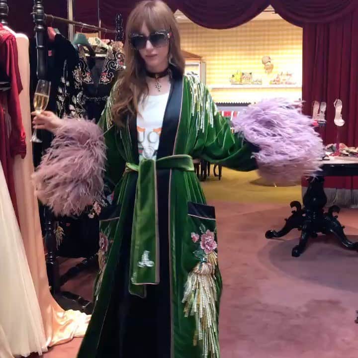 Faith Picozziのインスタグラム：「I miss shopping in stores! One of my fav pieces 💜 @gucci @alessandro_michele @myvonne6 #guccigirl #gucci #kimono #fashion #style #ootd」