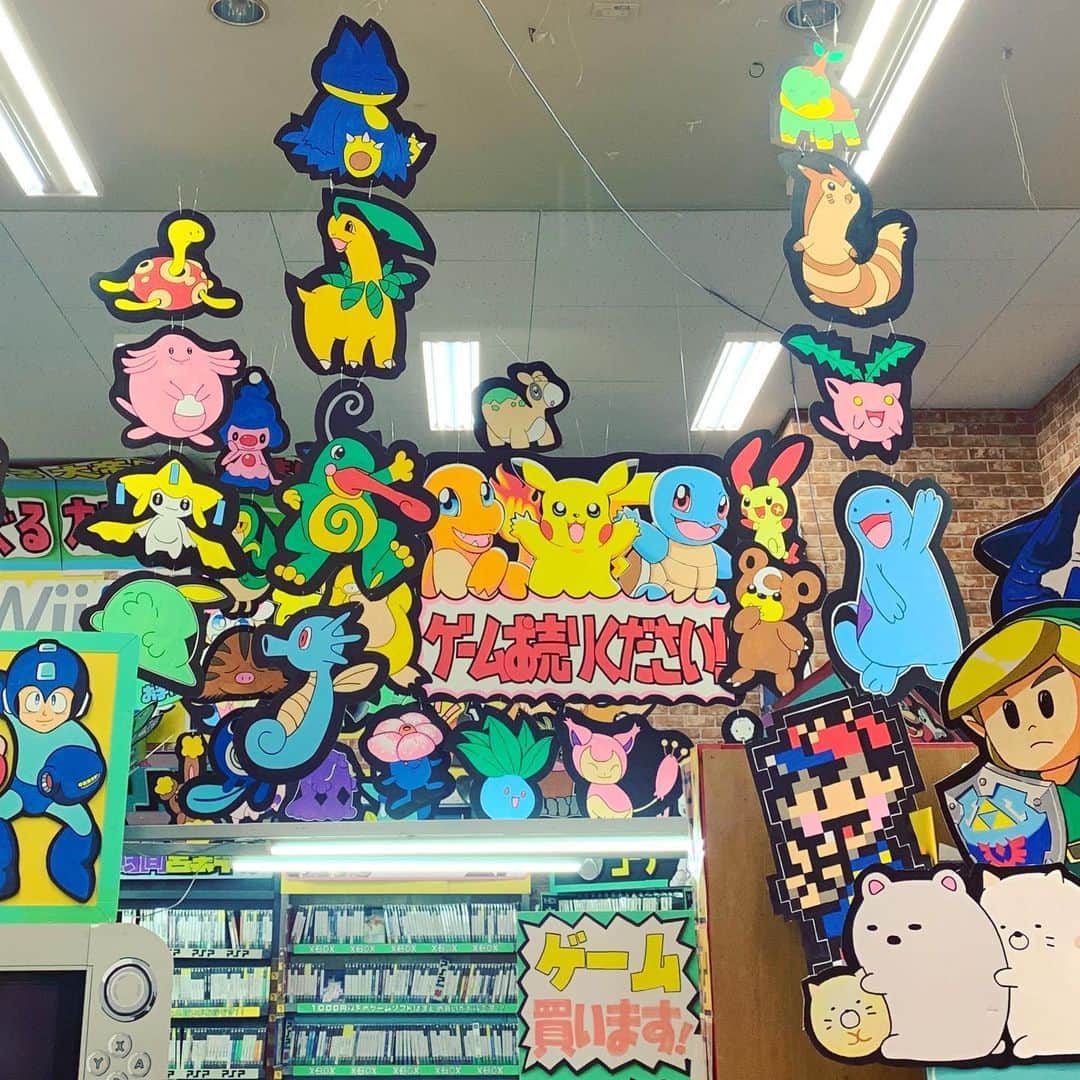 ワタナベマホトのインスタグラム：「#ぐるぐる大帝国　#pop #戦利品　#revival #攻略本　#mother #mother2 #earthbound  #ミニモニ　#モーニング娘　#ストラップ」