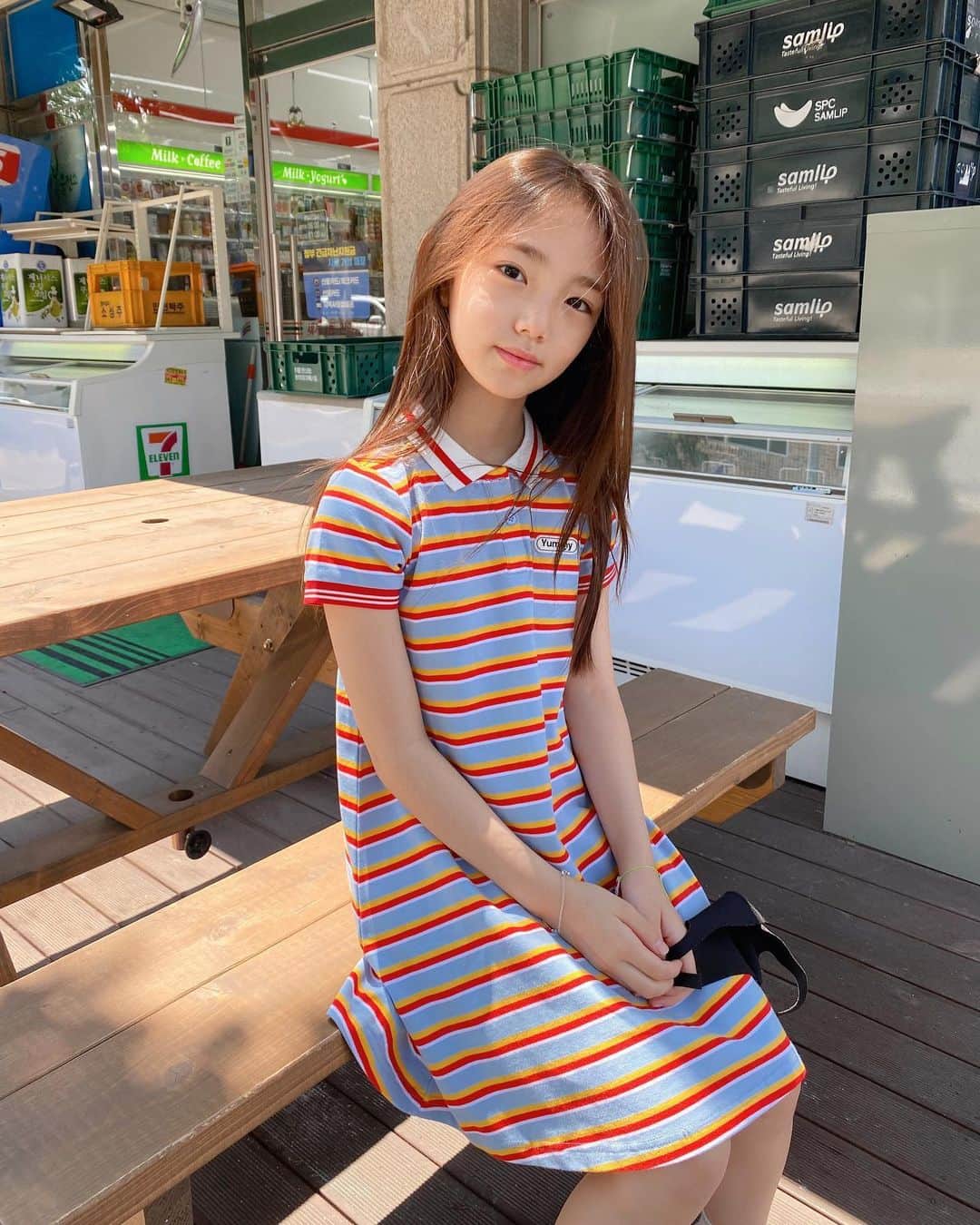 ウンチェのインスタグラム：「. 다음주부터 등교해야 하는데 , 체험학습을 써야 할지 학교를 보내야 할지 고민이 많네요😭  다들 어떻게 하시나요 ? - - - - #수요일 #일상 #ootd #balabala #딸스타그램 #초딩스타그램 #daily #키즈모델 #주니어모델 #이은채」